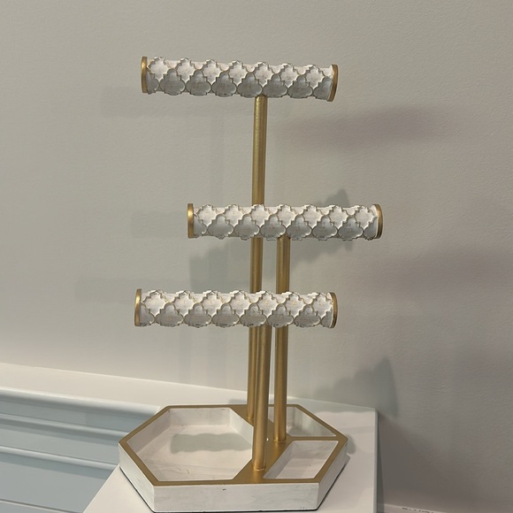 Three Tier Wooden Necklace Bracelet Display Stand Jewelry Holder Organizer - Picture 4 of 4